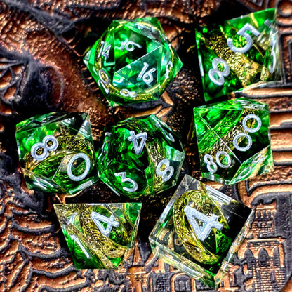 Spinning Dragon Eye Resin Dice Set – 7-Piece Transparent Sharp Edge Polyhedral Dice for RPGs Gamers Guild